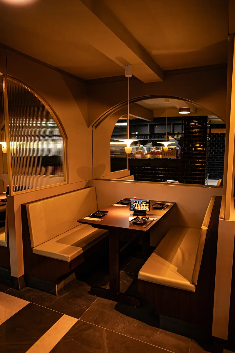 Cabines em arco com luz quente, no Nashy Contagem