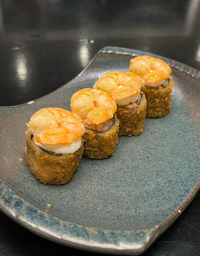Hot roll de salmão ebi