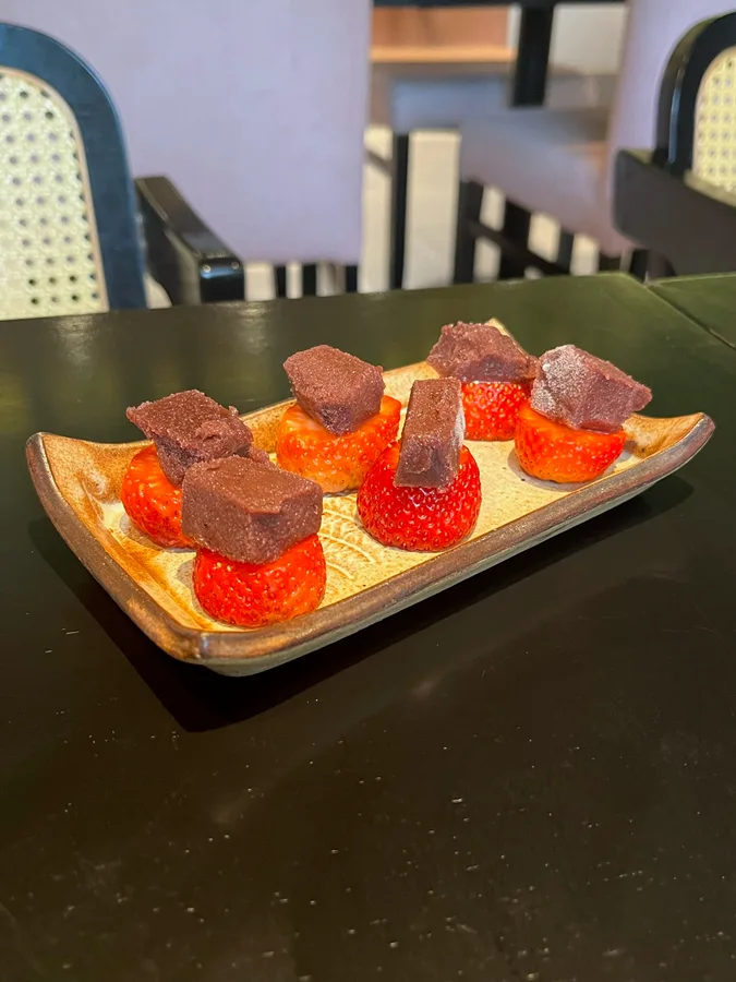 Morango com açaí e leite condensado