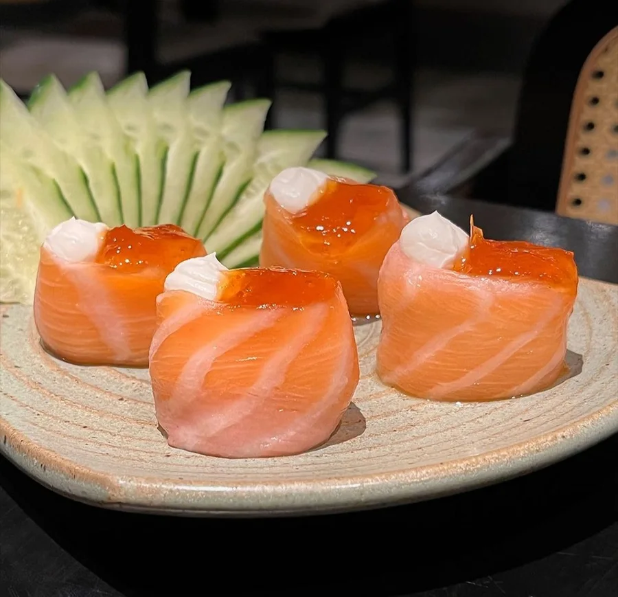 Jhou de salmão com cream cheese e geleia picante