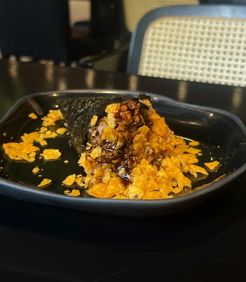 Temaki de salmão com Doritos